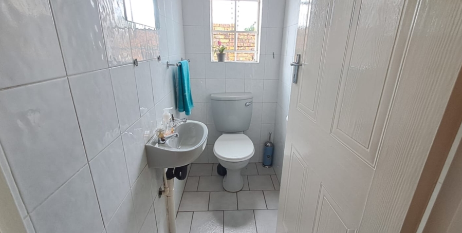 3 Bedroom Property for Sale in Brackendowns Gauteng