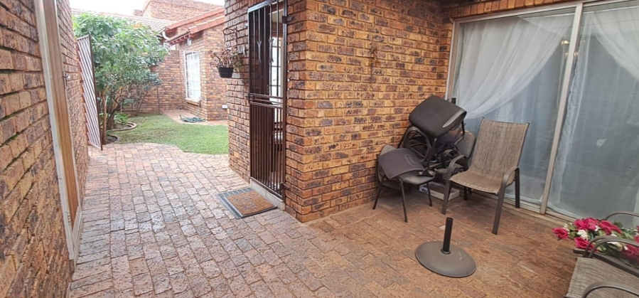 3 Bedroom Property for Sale in Brackendowns Gauteng