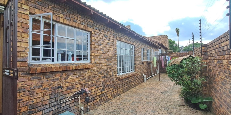 3 Bedroom Property for Sale in Brackendowns Gauteng