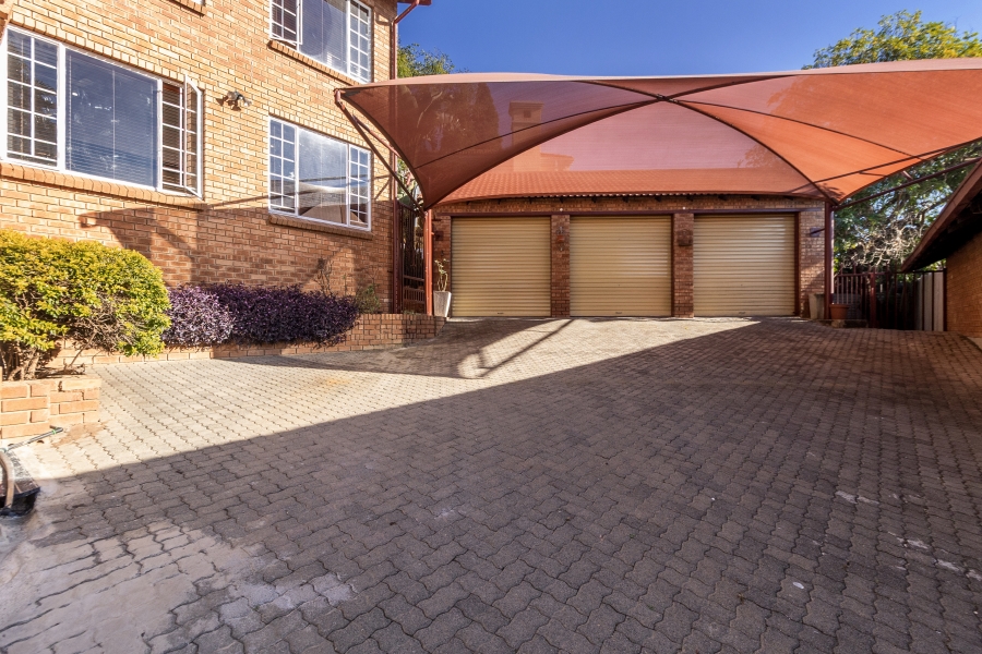 4 Bedroom Property for Sale in Waterkloof Park Gauteng