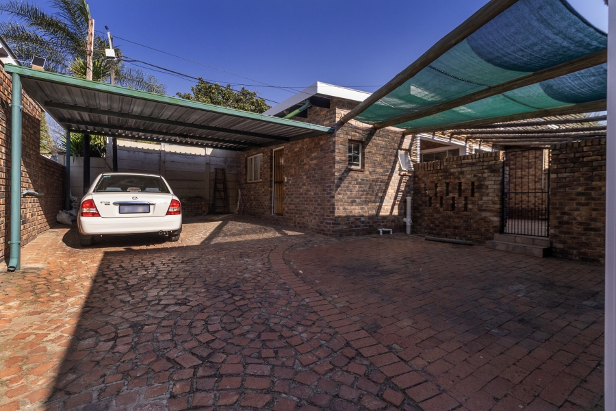 3 Bedroom Property for Sale in Garsfontein Gauteng