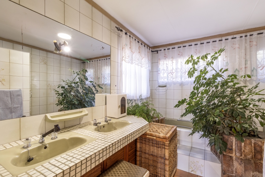 3 Bedroom Property for Sale in Garsfontein Gauteng