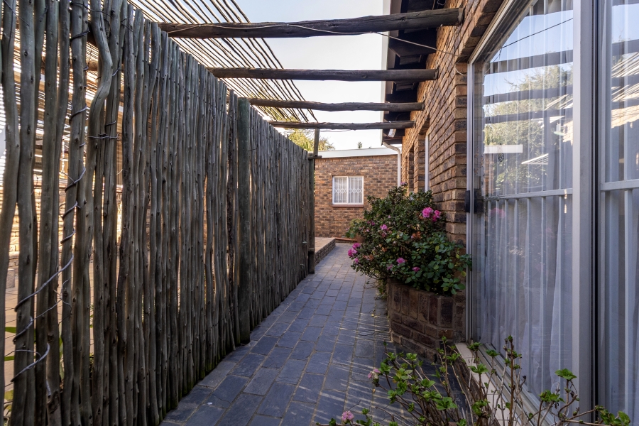 3 Bedroom Property for Sale in Garsfontein Gauteng