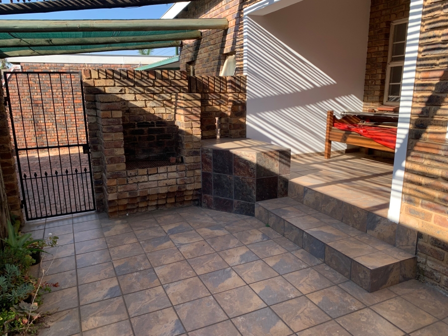 3 Bedroom Property for Sale in Garsfontein Gauteng