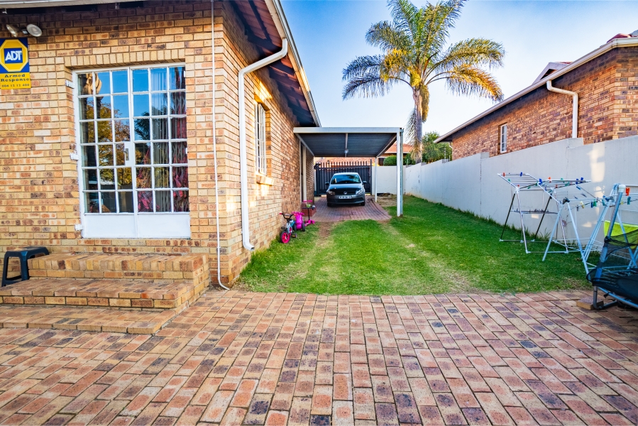 2 Bedroom Property for Sale in Allens Nek Gauteng
