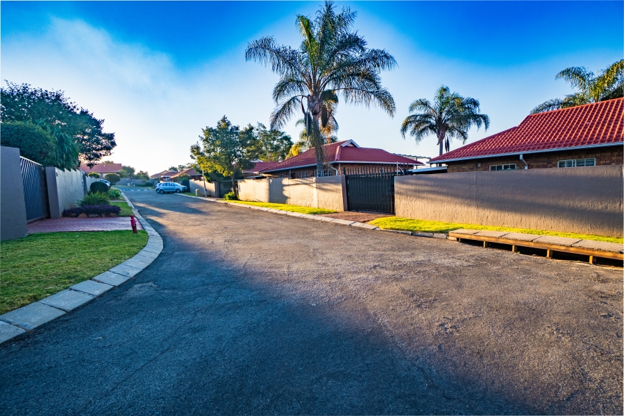 2 Bedroom Property for Sale in Allens Nek Gauteng