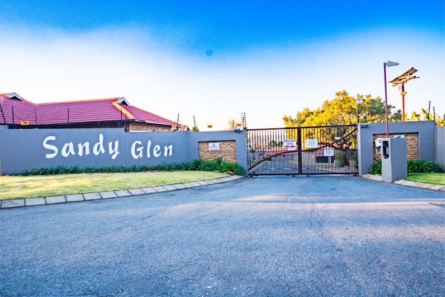 2 Bedroom Property for Sale in Allens Nek Gauteng