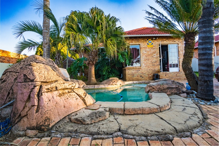 2 Bedroom Property for Sale in Allens Nek Gauteng
