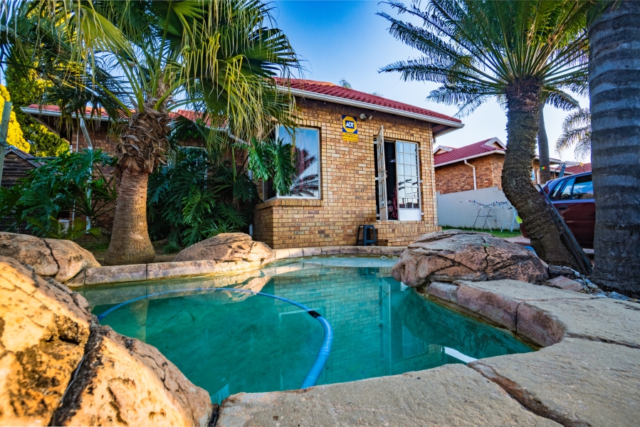 2 Bedroom Property for Sale in Allens Nek Gauteng