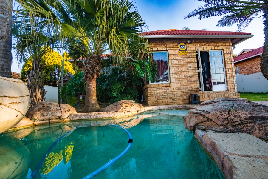 2 Bedroom Property for Sale in Allens Nek Gauteng