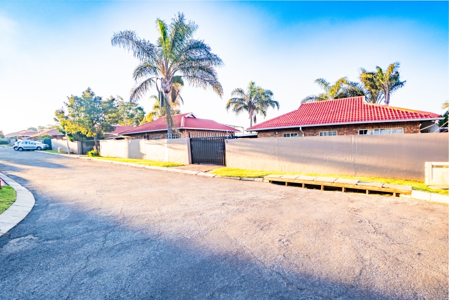 2 Bedroom Property for Sale in Allens Nek Gauteng