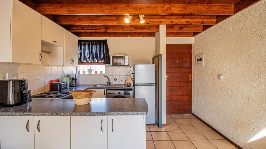 2 Bedroom Property for Sale in Magaliessig Gauteng