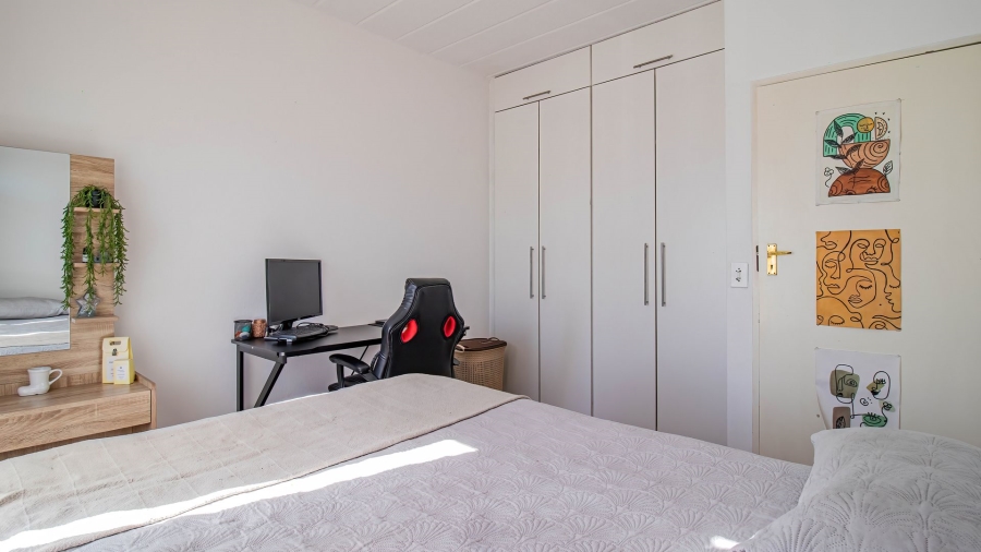 2 Bedroom Property for Sale in Magaliessig Gauteng