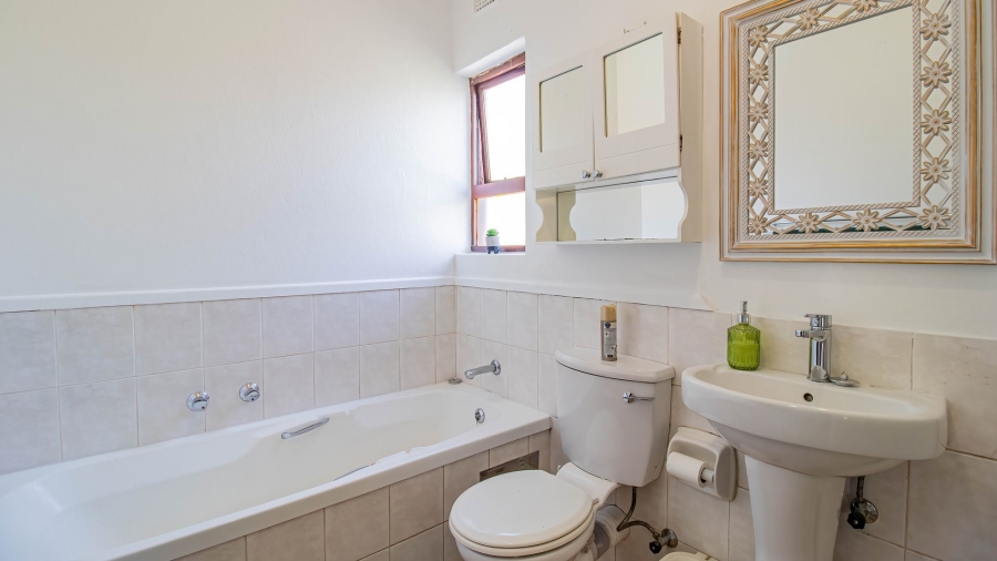 2 Bedroom Property for Sale in Magaliessig Gauteng