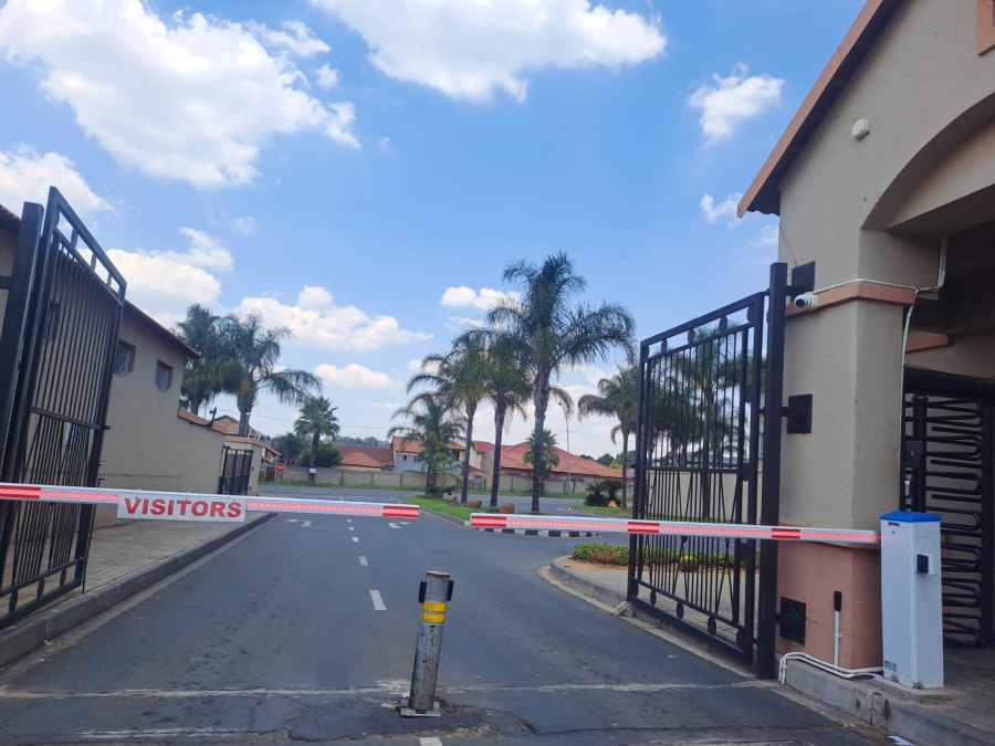 2 Bedroom Property for Sale in Ormonde View Gauteng