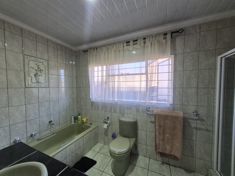 4 Bedroom Property for Sale in Brackenhurst Gauteng