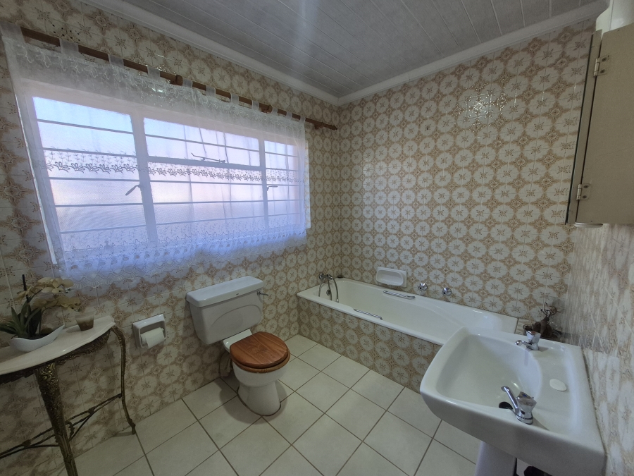 4 Bedroom Property for Sale in Brackenhurst Gauteng