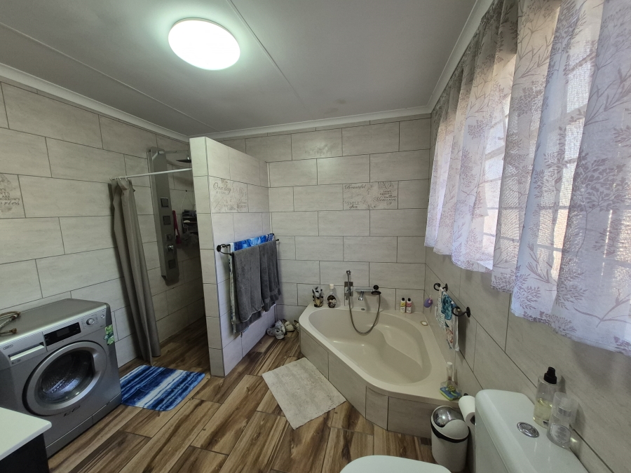 4 Bedroom Property for Sale in Brackenhurst Gauteng
