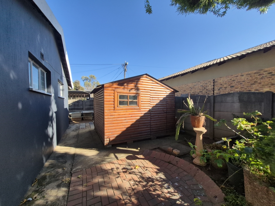 4 Bedroom Property for Sale in Brackenhurst Gauteng