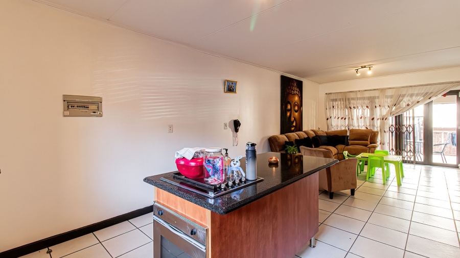2 Bedroom Property for Sale in Sunninghill Gauteng