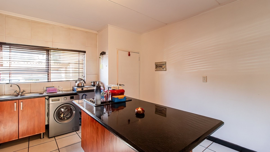 2 Bedroom Property for Sale in Sunninghill Gauteng
