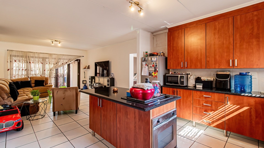 2 Bedroom Property for Sale in Sunninghill Gauteng