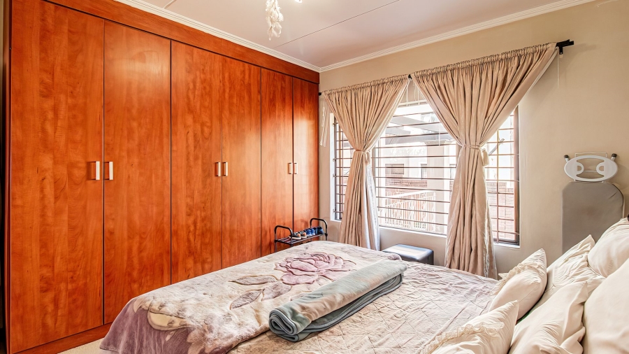 2 Bedroom Property for Sale in Sunninghill Gauteng