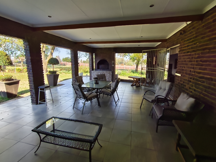 Commercial Property for Sale in Agricultural Holding 381 Gauteng
