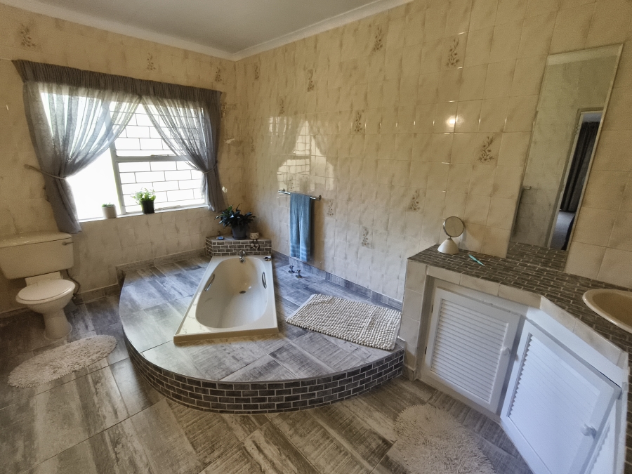 Commercial Property for Sale in Agricultural Holding 381 Gauteng