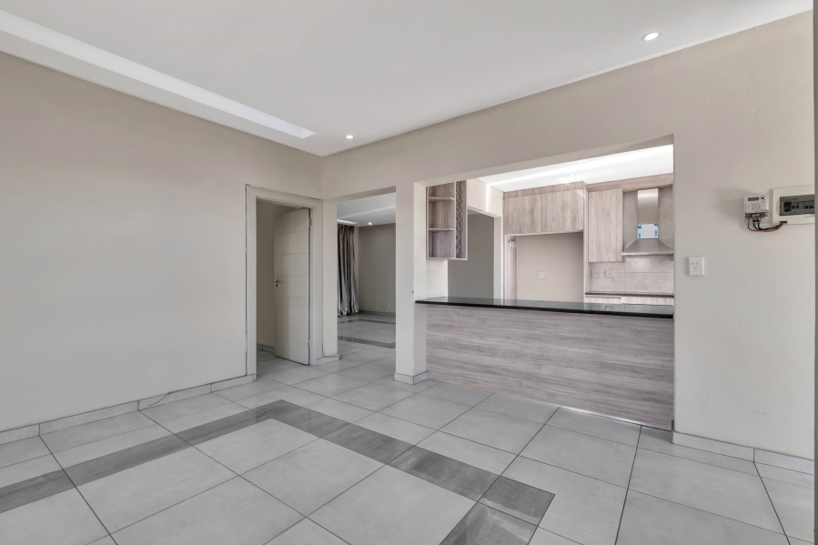 2 Bedroom Property for Sale in Morningside Manor Gauteng