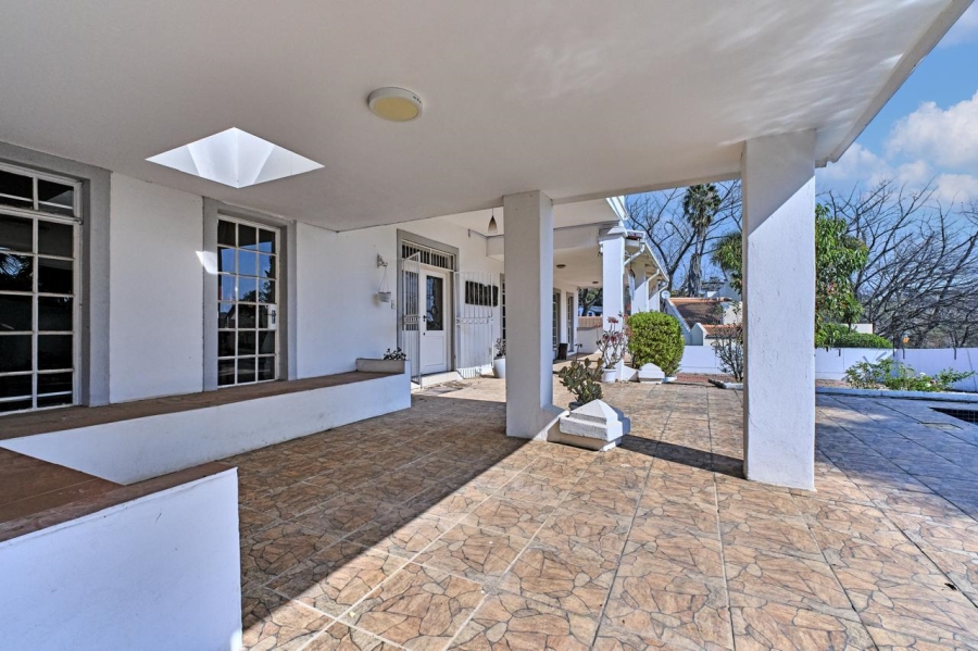 4 Bedroom Property for Sale in Benmore Gardens Gauteng