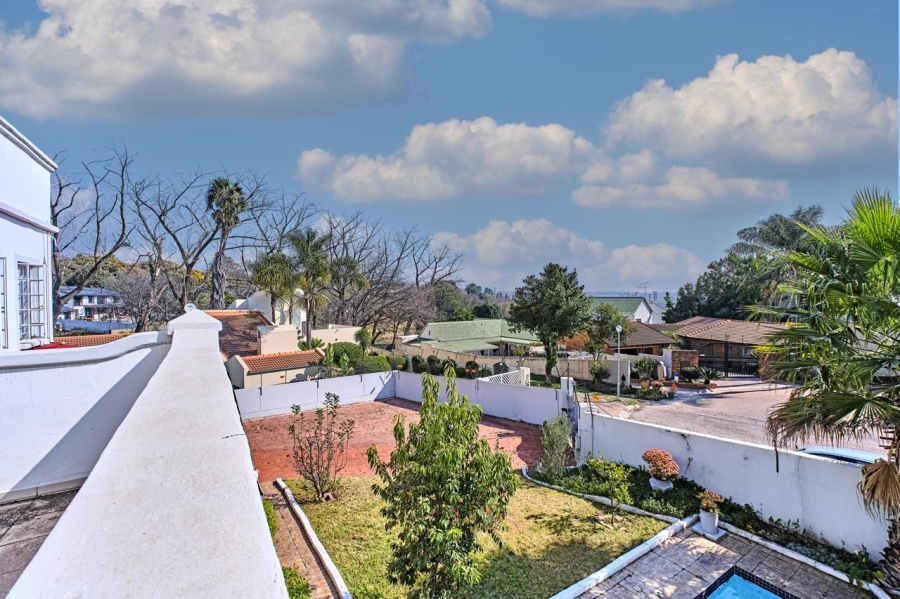 4 Bedroom Property for Sale in Benmore Gardens Gauteng