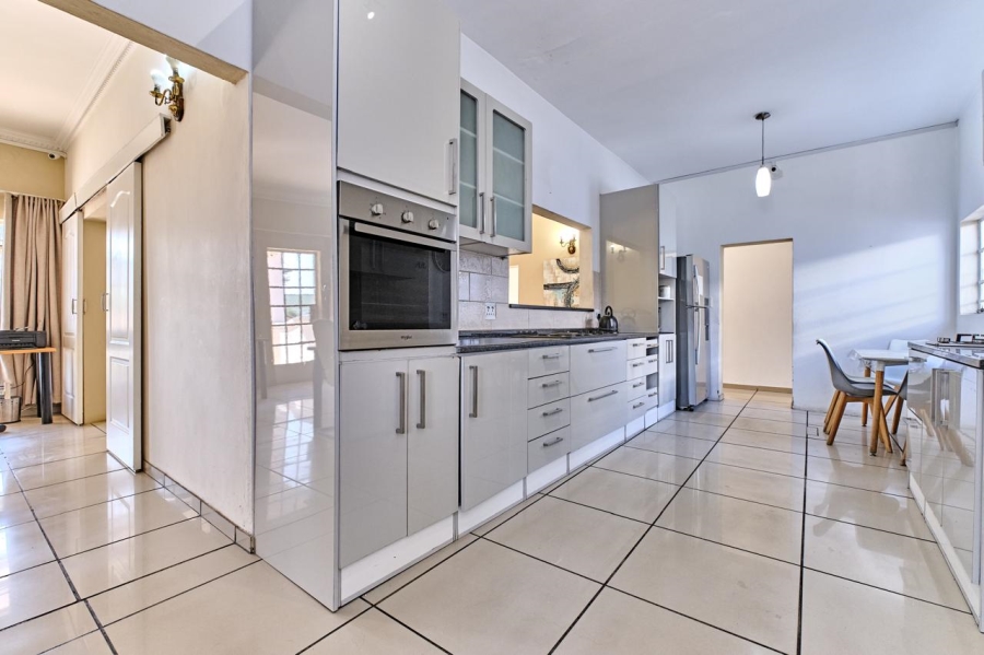 4 Bedroom Property for Sale in Benmore Gardens Gauteng
