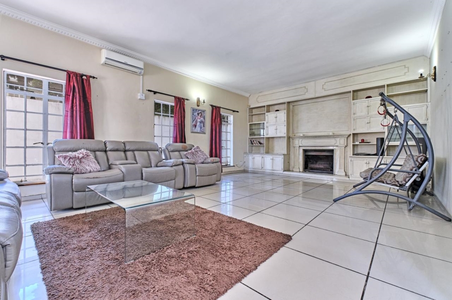 4 Bedroom Property for Sale in Benmore Gardens Gauteng
