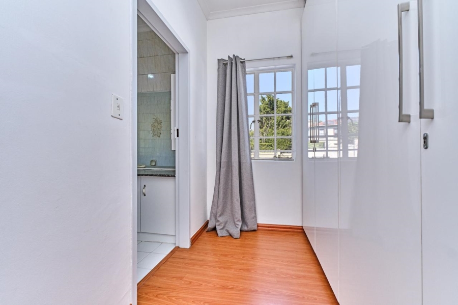 4 Bedroom Property for Sale in Benmore Gardens Gauteng