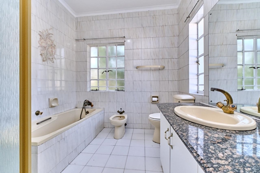 4 Bedroom Property for Sale in Benmore Gardens Gauteng