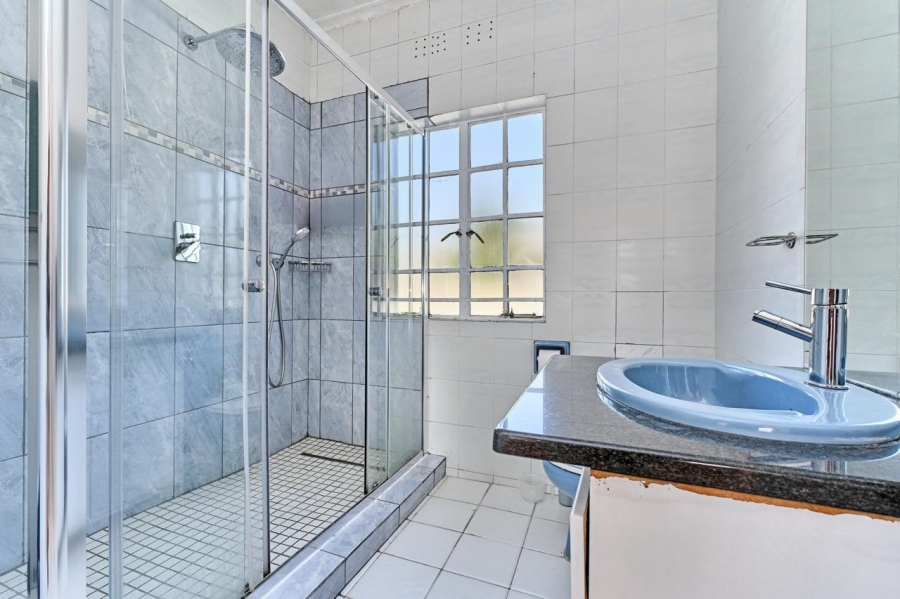 4 Bedroom Property for Sale in Benmore Gardens Gauteng