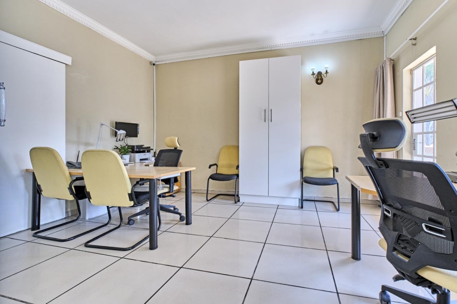 4 Bedroom Property for Sale in Benmore Gardens Gauteng