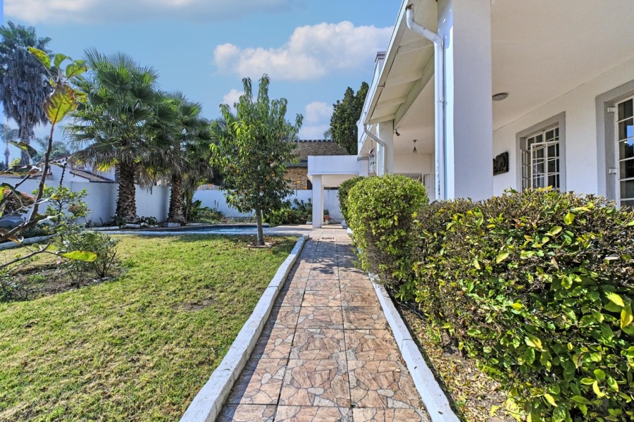4 Bedroom Property for Sale in Benmore Gardens Gauteng