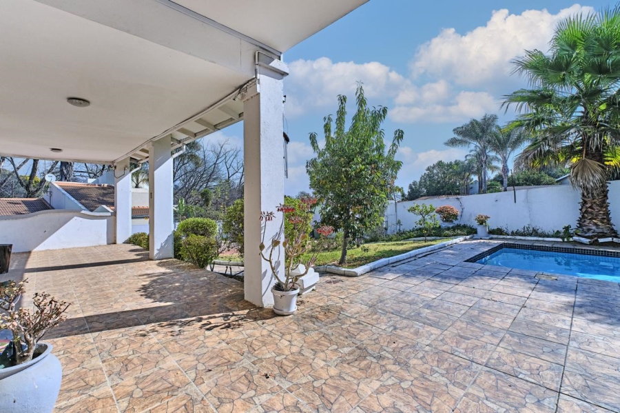 4 Bedroom Property for Sale in Benmore Gardens Gauteng