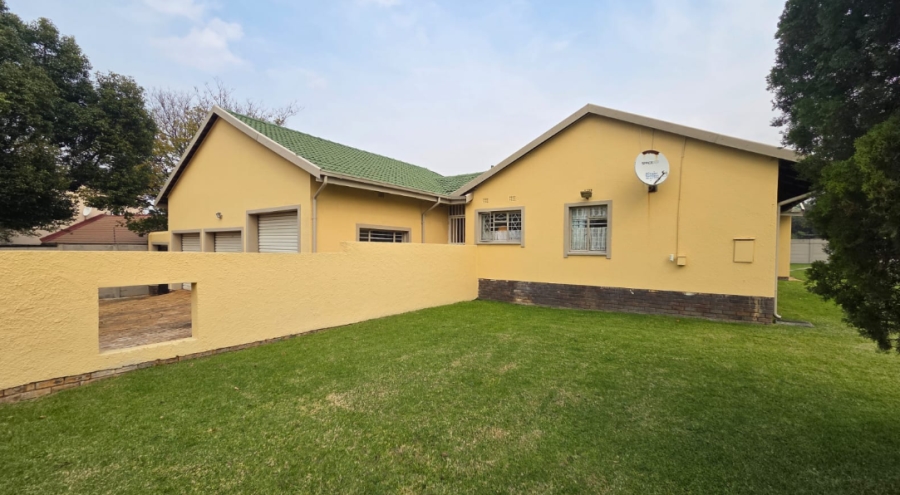 5 Bedroom Property for Sale in Brackenhurst Gauteng