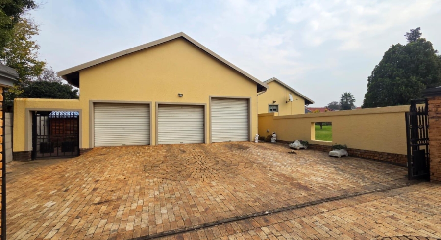 5 Bedroom Property for Sale in Brackenhurst Gauteng