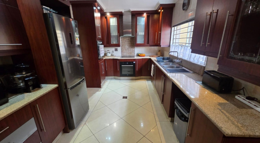 5 Bedroom Property for Sale in Brackenhurst Gauteng