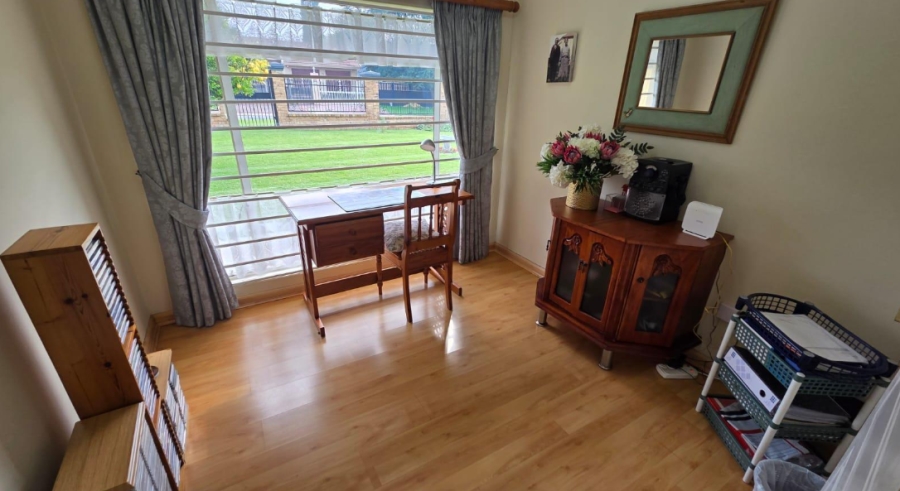 5 Bedroom Property for Sale in Brackenhurst Gauteng