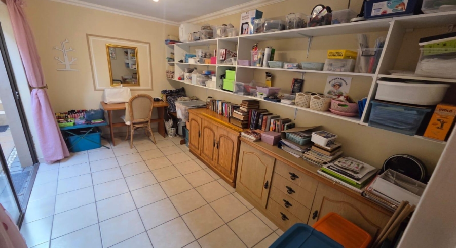 5 Bedroom Property for Sale in Brackenhurst Gauteng