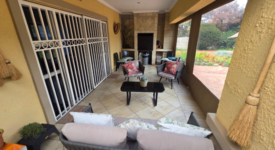 5 Bedroom Property for Sale in Brackenhurst Gauteng