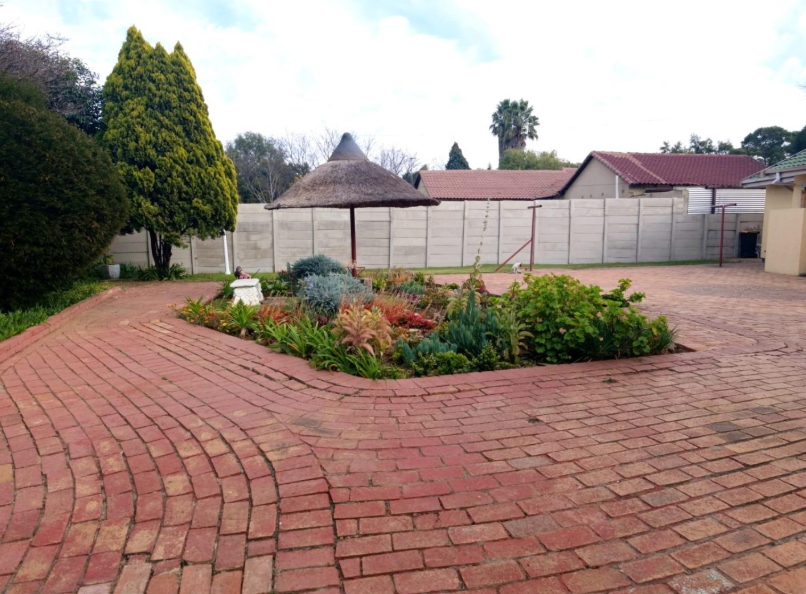 5 Bedroom Property for Sale in Brackenhurst Gauteng