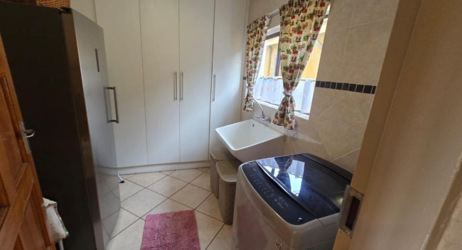 5 Bedroom Property for Sale in Brackenhurst Gauteng
