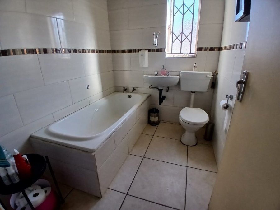 3 Bedroom Property for Sale in Windmill Park Gauteng