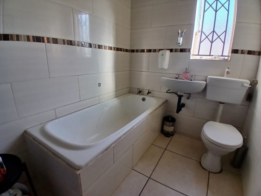 3 Bedroom Property for Sale in Windmill Park Gauteng